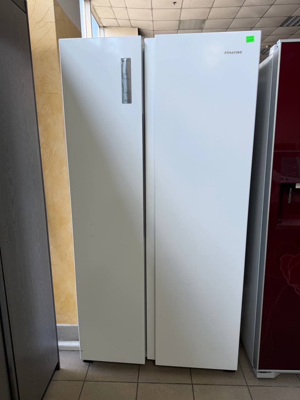 Холодильник Hisense