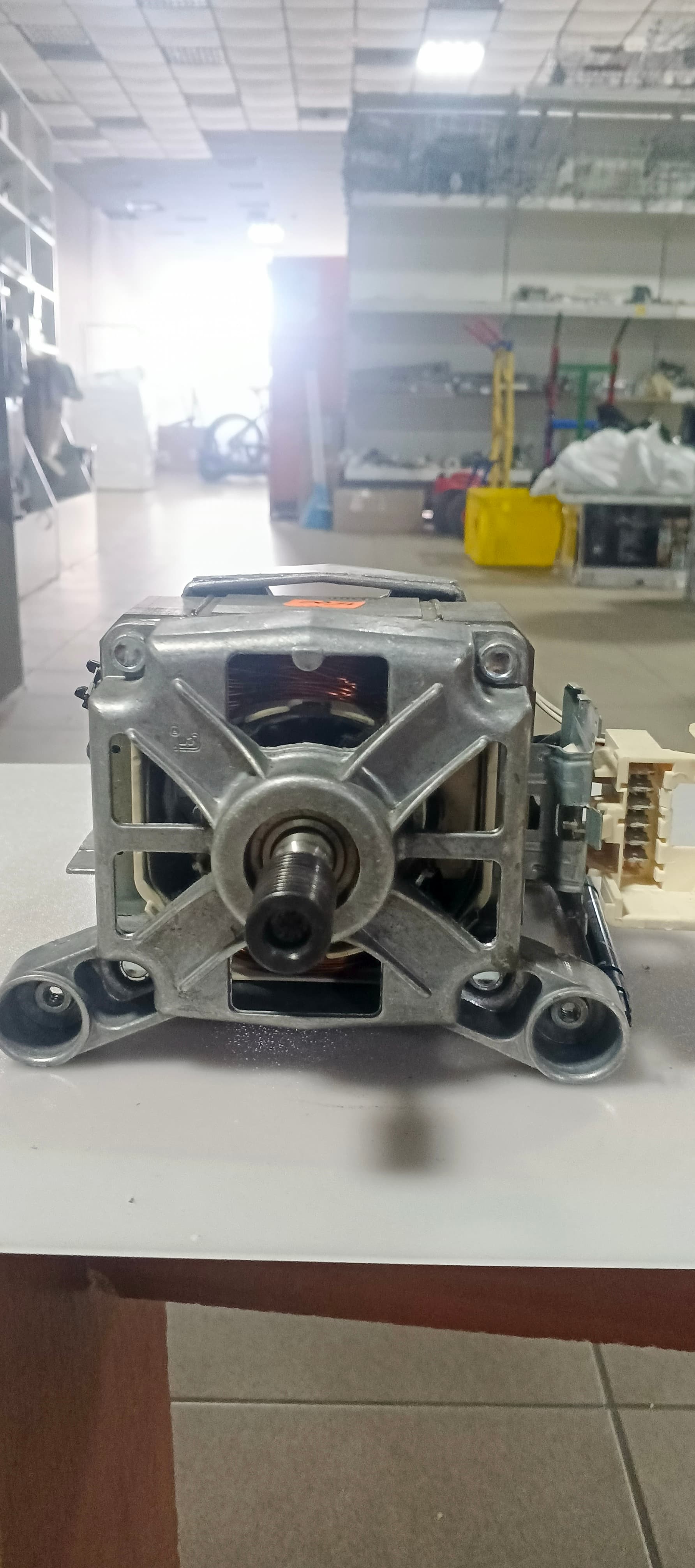 Б/у МОТОР для пральної машини AEG UAH382300-51R10 P G