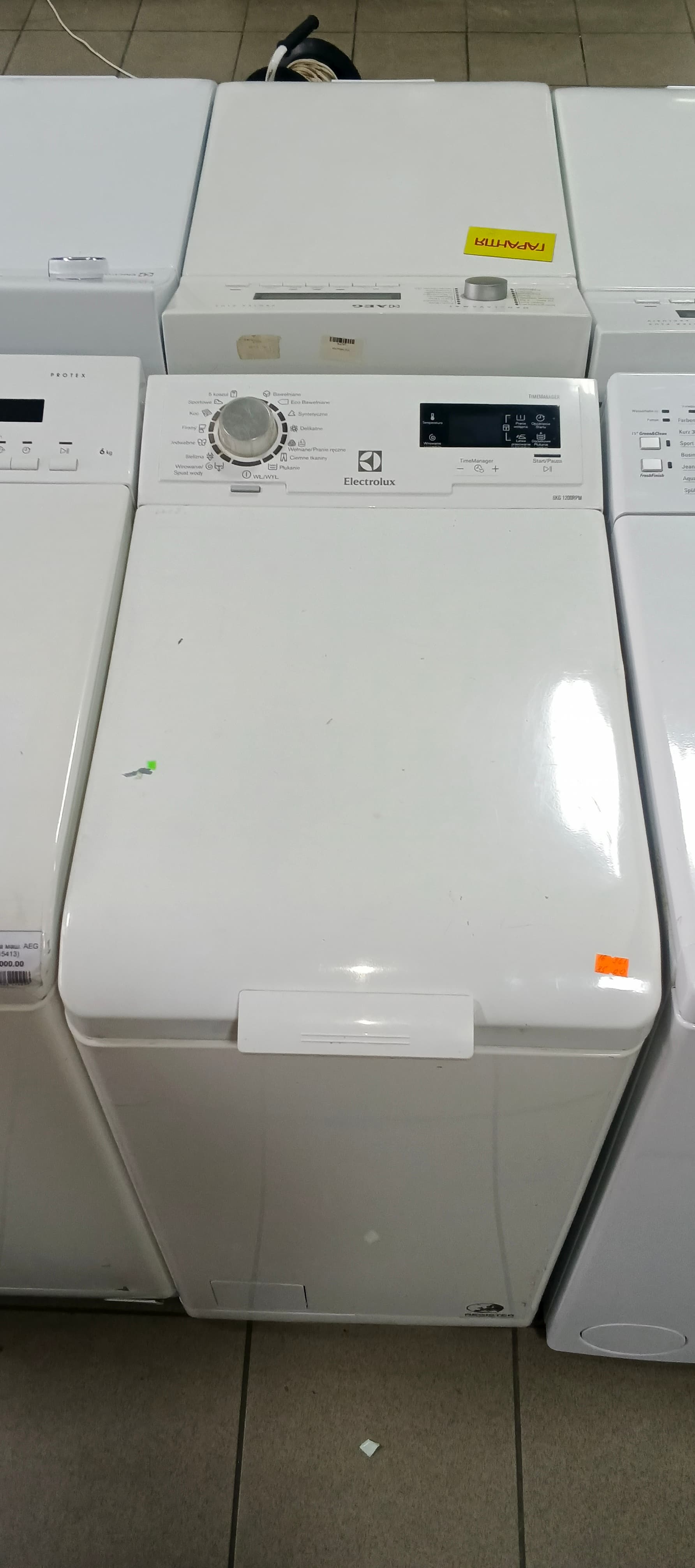 Вертикальне пральна машина electrolux EWT1266EDW