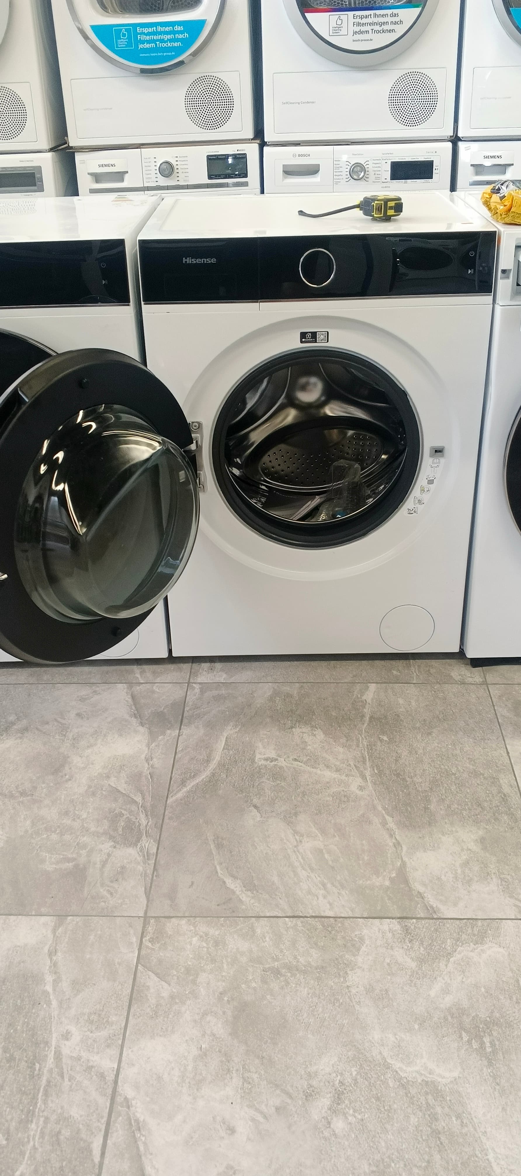 Пральна машина hisense WFI1045BWQ