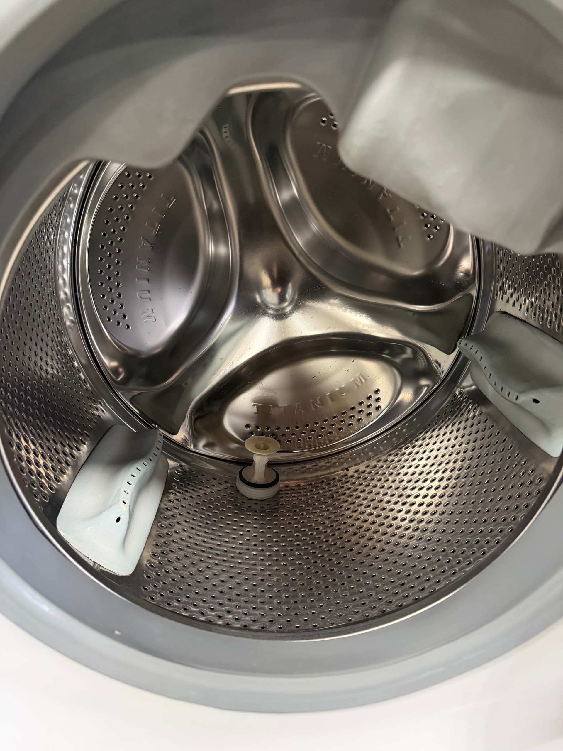 Прально-сушильна машина Hotpoint-Ariston AQD1070D 49 EU/B