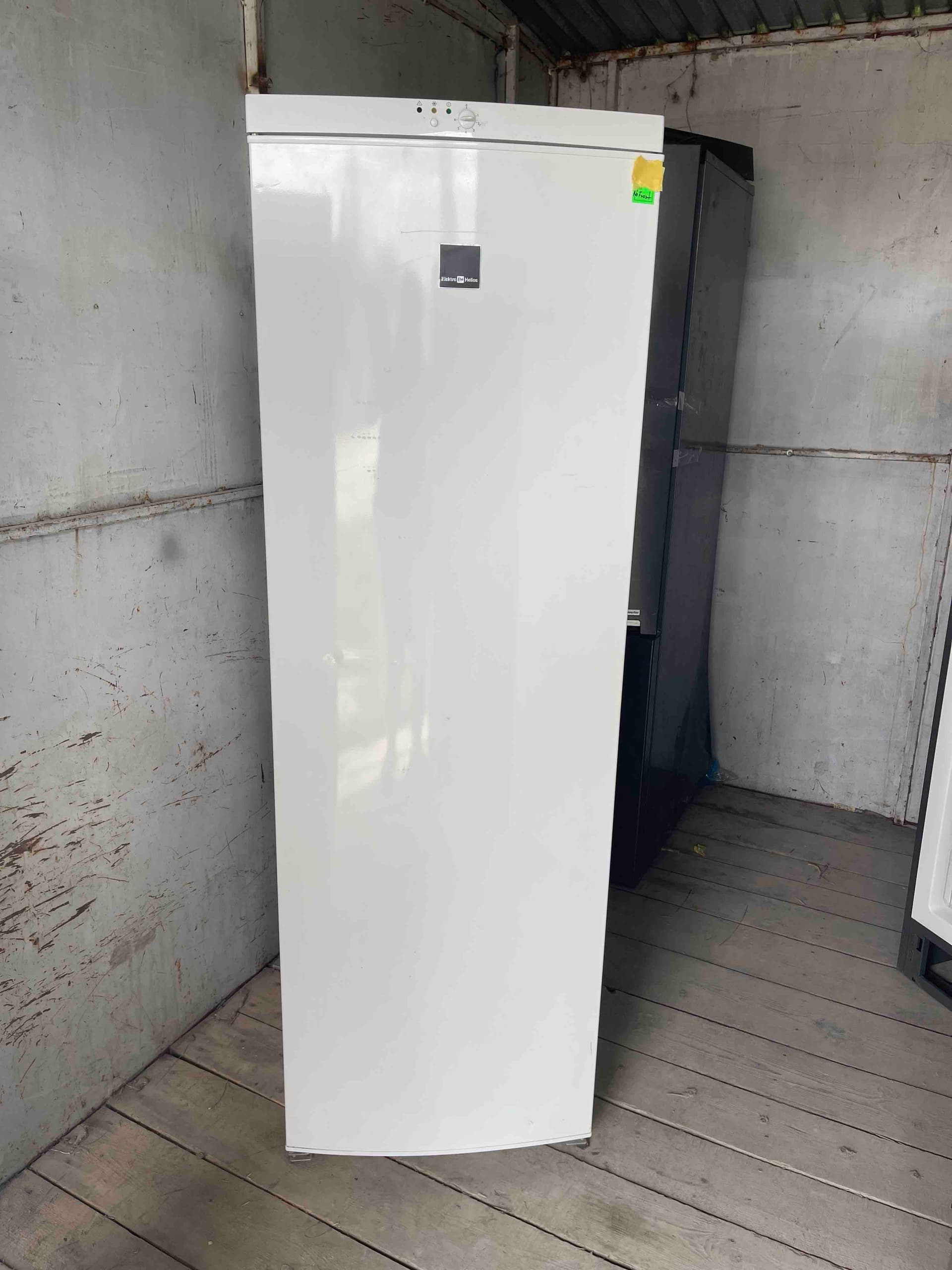 Морозильна камера Electrolux FG2651