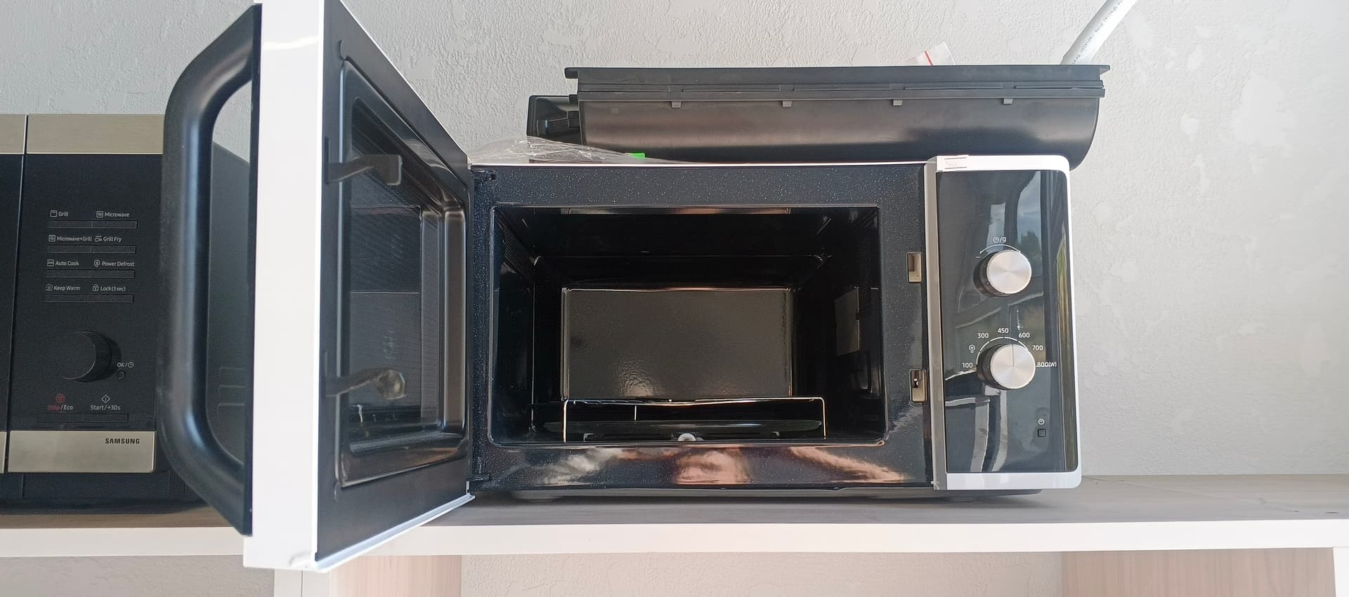 Мікрохвильова піч Samsung MS23K3614