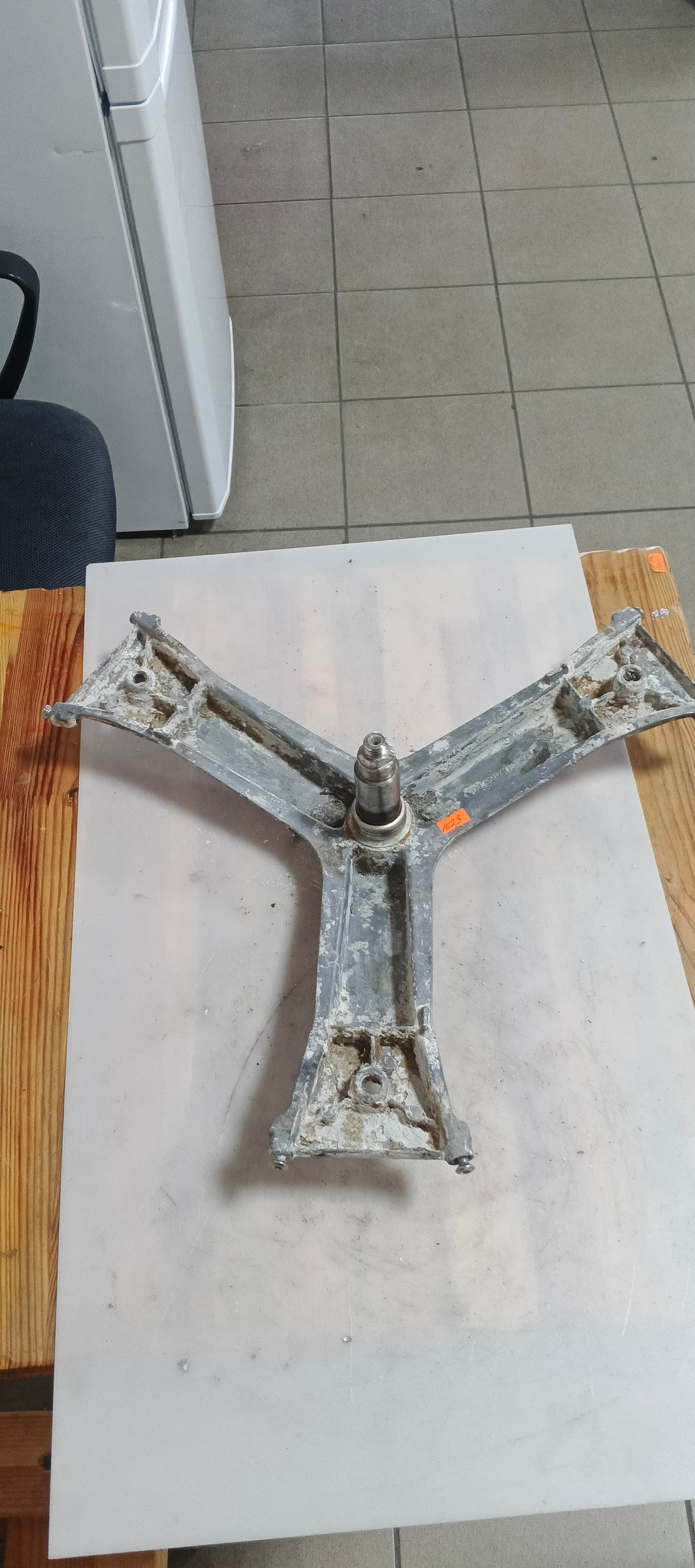 Б/у Хрестовина барабана для пральної машинки Bosch довжина валу 10 см діаметр валу 27 мм