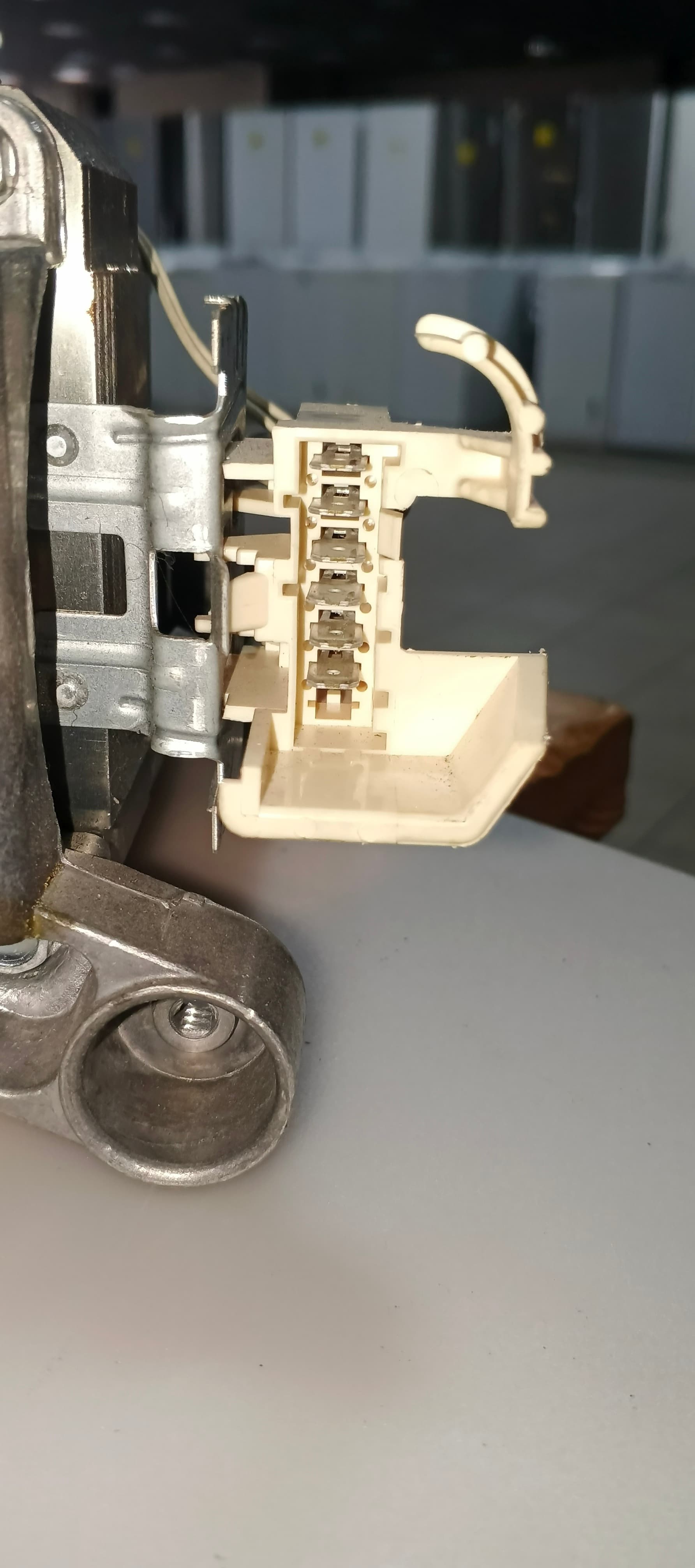 Б/у МОТОР для пральної машини AEG UAH382300-51R10 P G