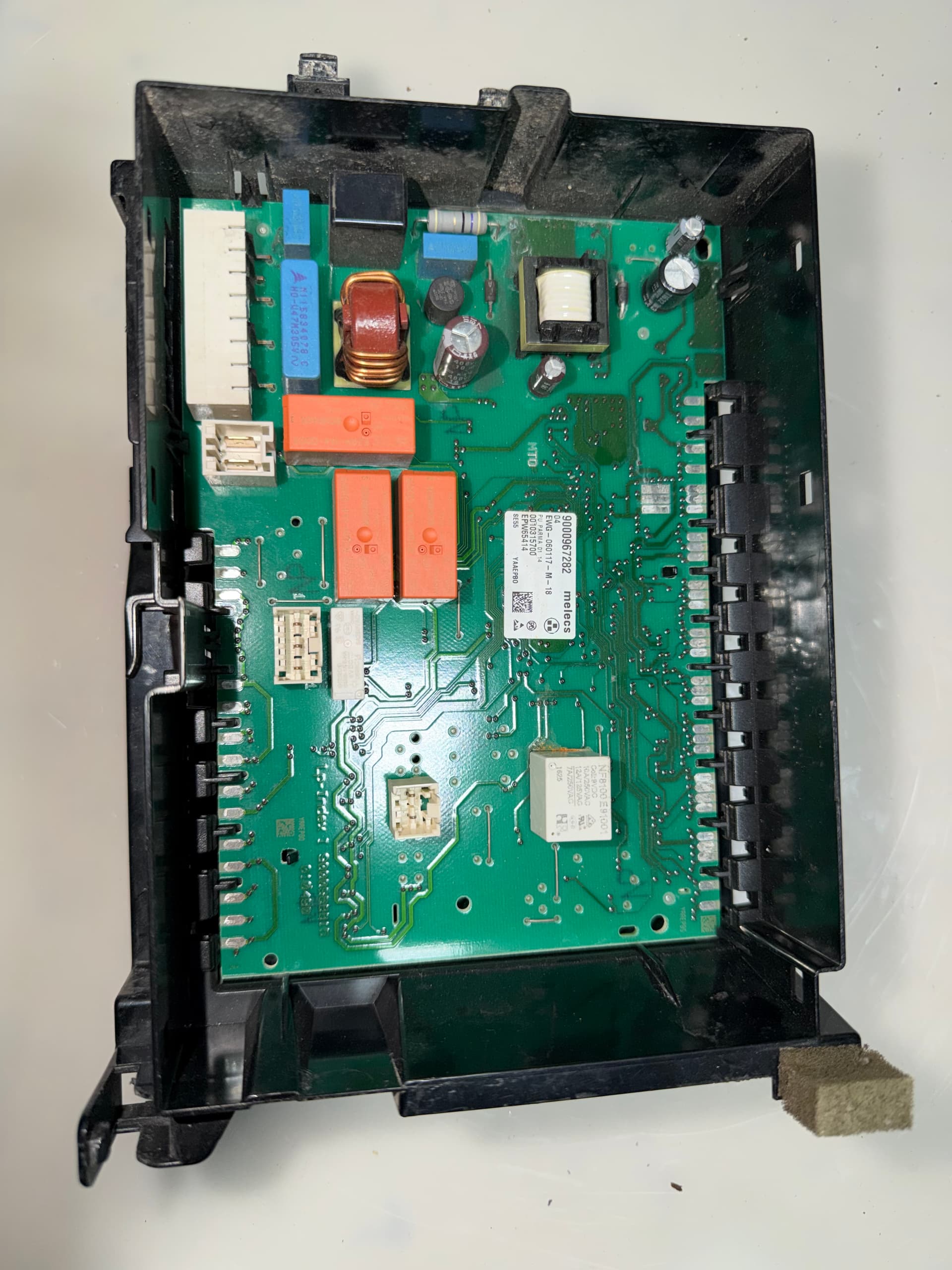 силовий модуль BSH (Bosch / Siemens / Neff), виробник плати Melecs. Типово — плата живлення / реле для пралки або сушки. 9000967282