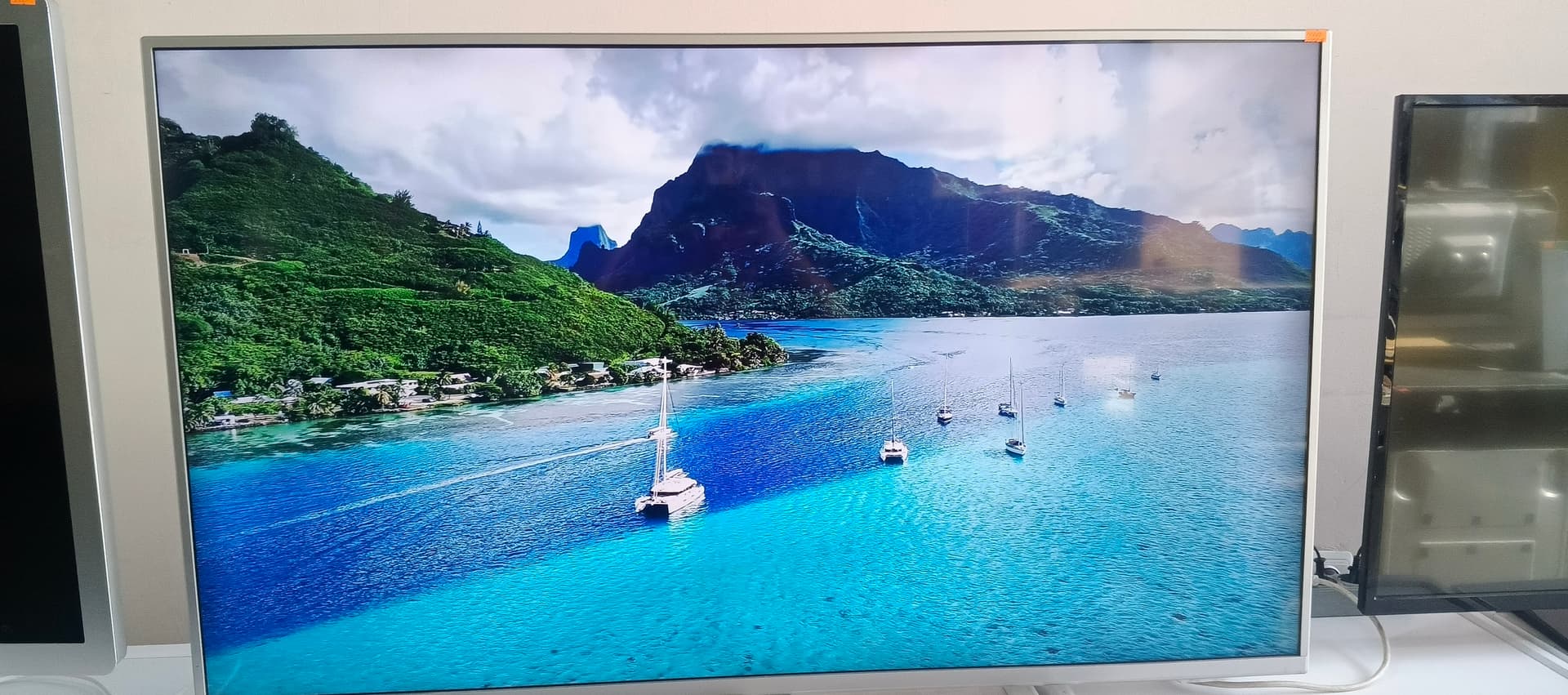 Телевізор Philips моделі 50PUS6804/12