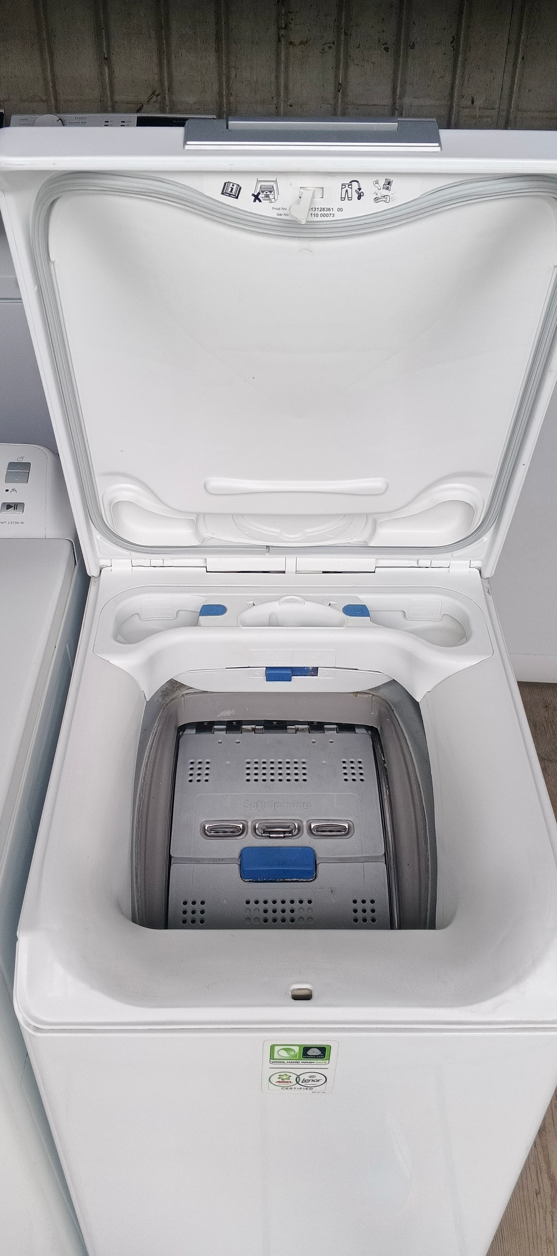 Вертикальна пральна машина Electrolux EW7T3362U