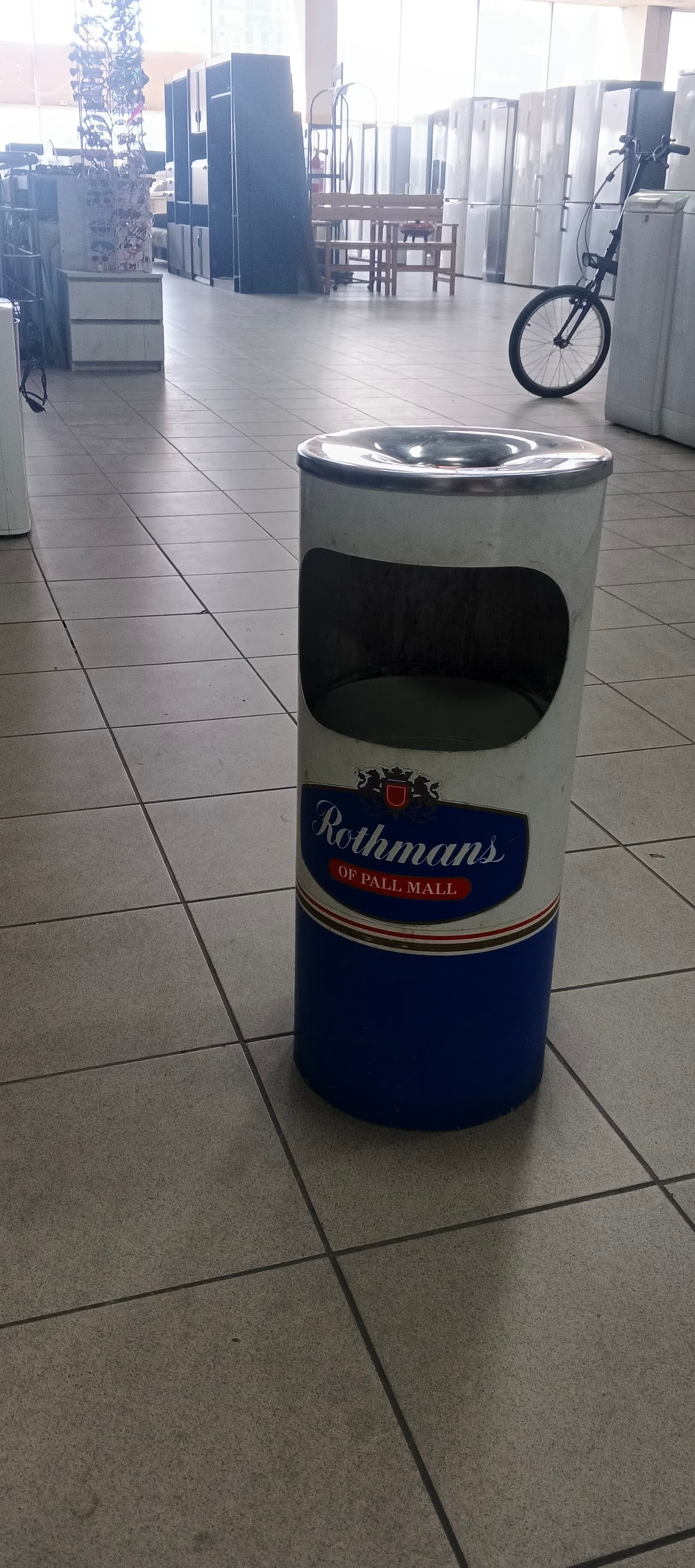 Сміттєвий бак з попільничкою
