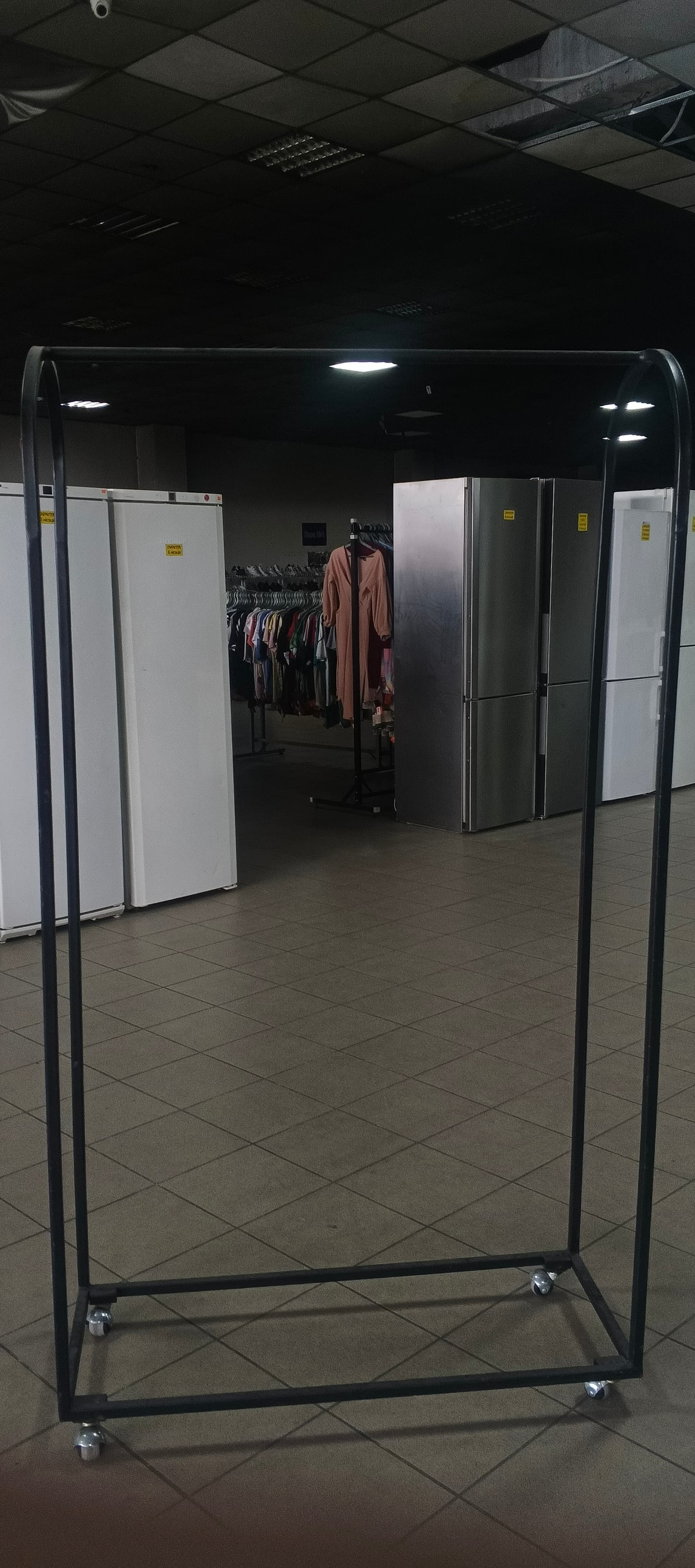 Вішак підлоговий на колесах