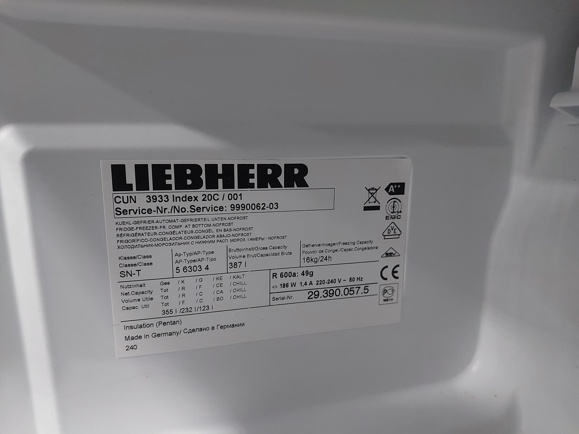 Холодильник Liebherr CUN 3933