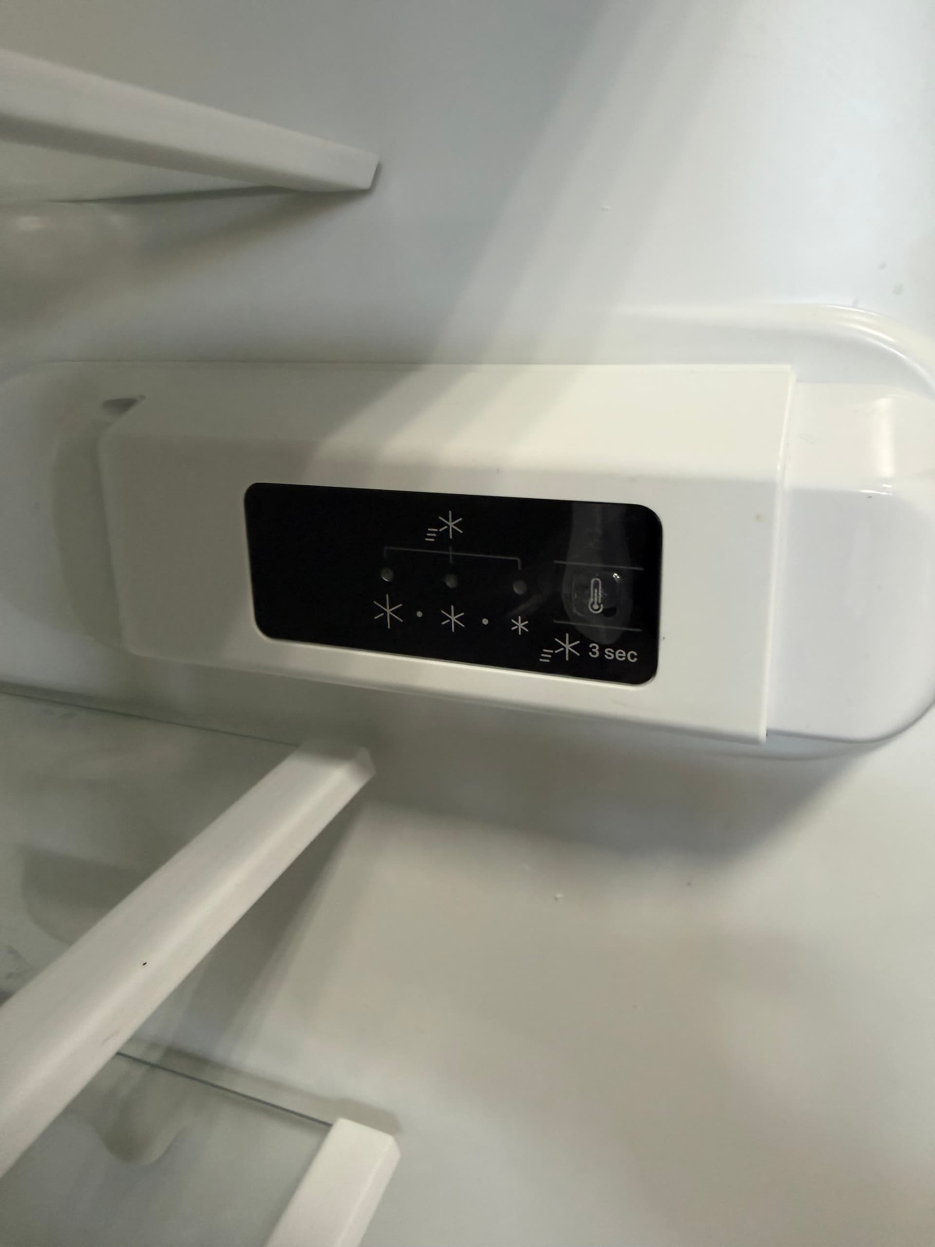 Холодильник Polar POB 601E W
