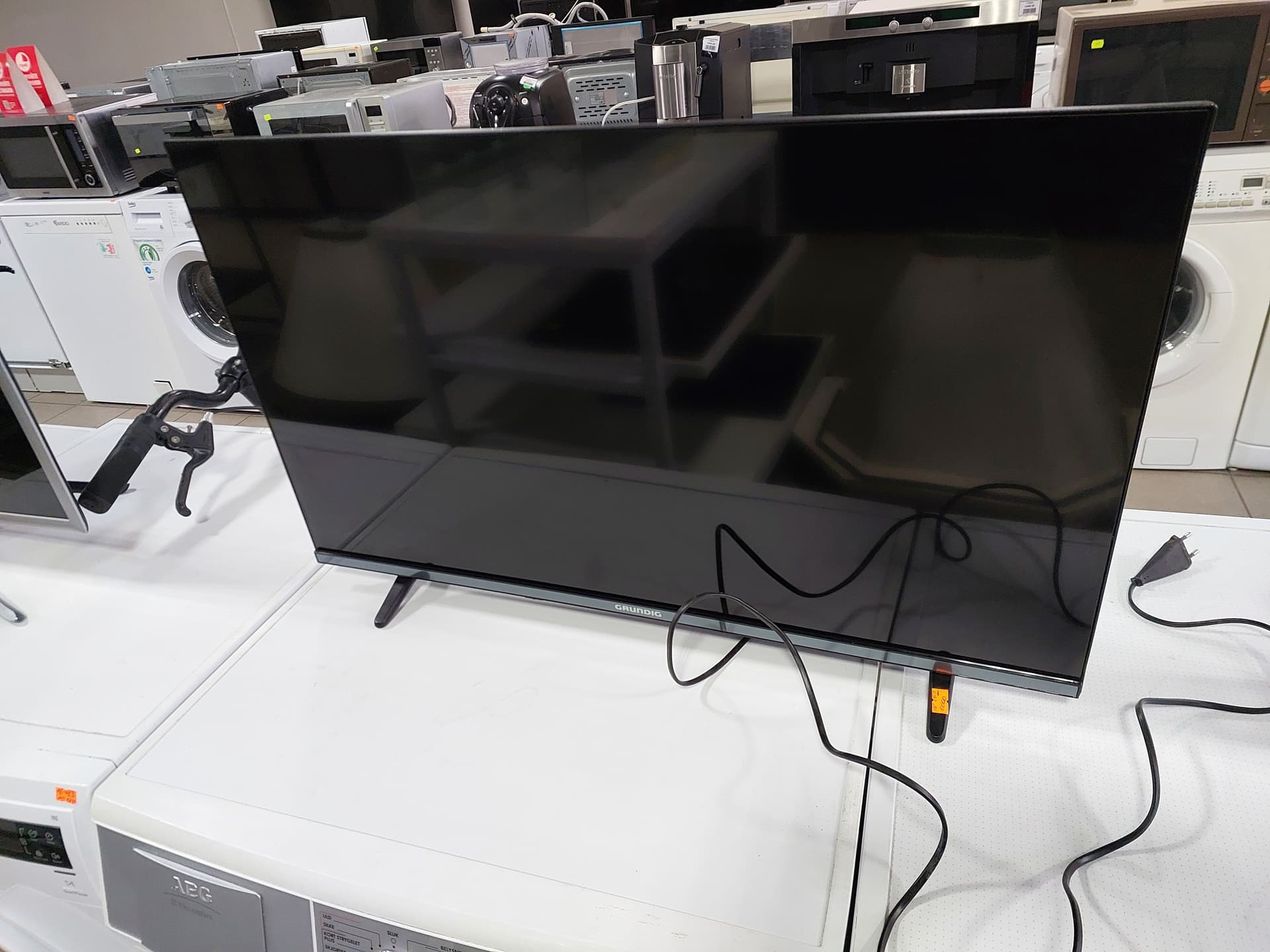 Телевізор Grundig 32GHB5000