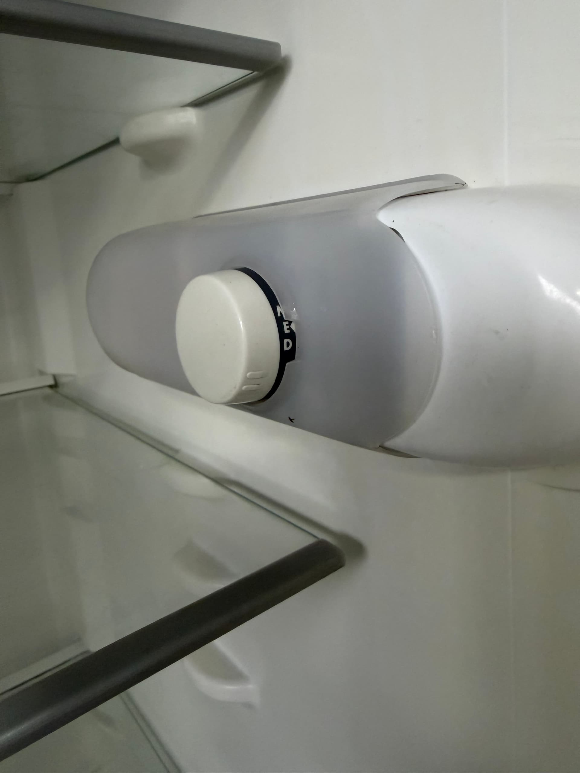 Холодильник Whirlpool WBE34142 TS