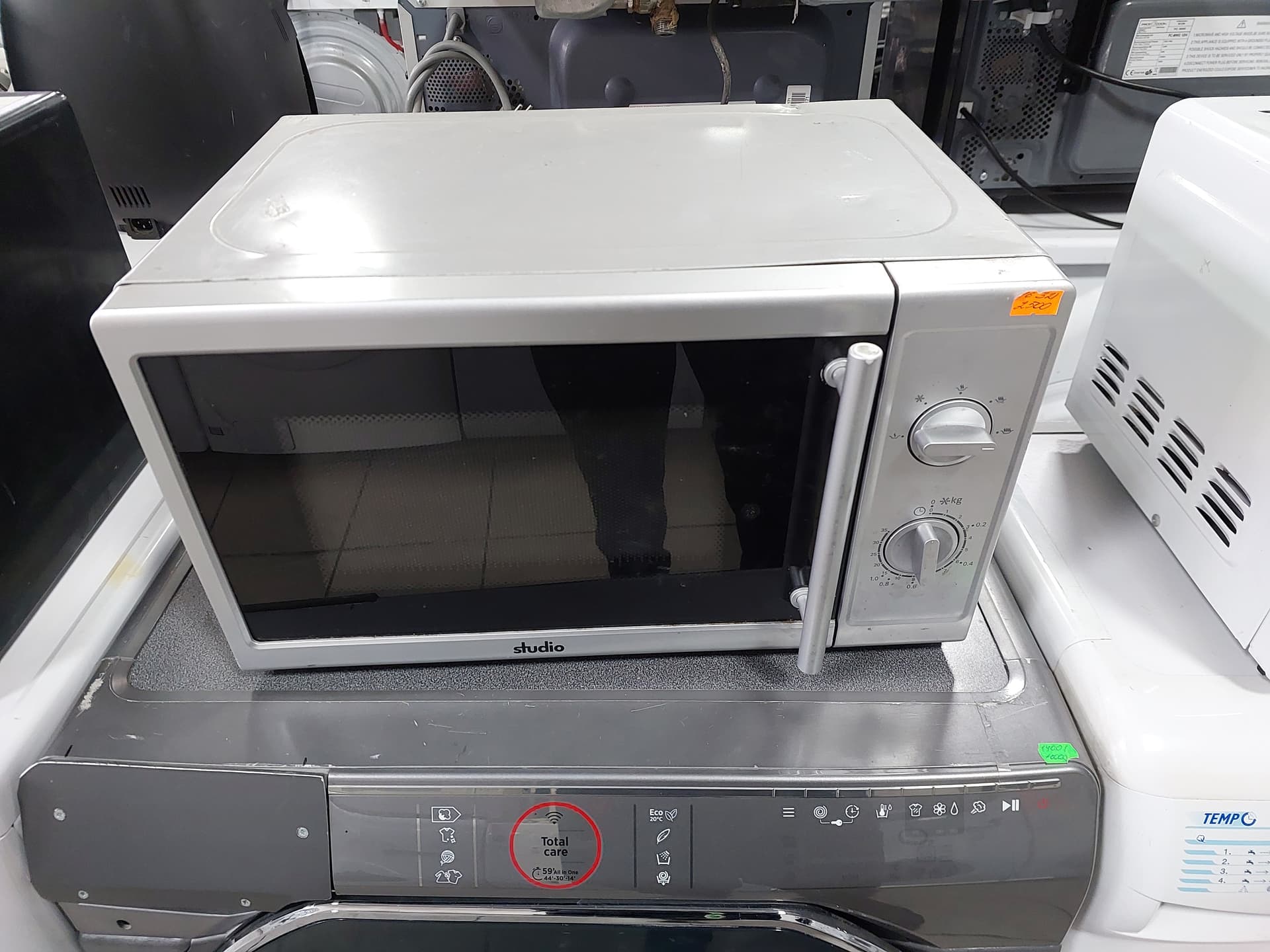 Мікрохвильова піч Studio MD 12569