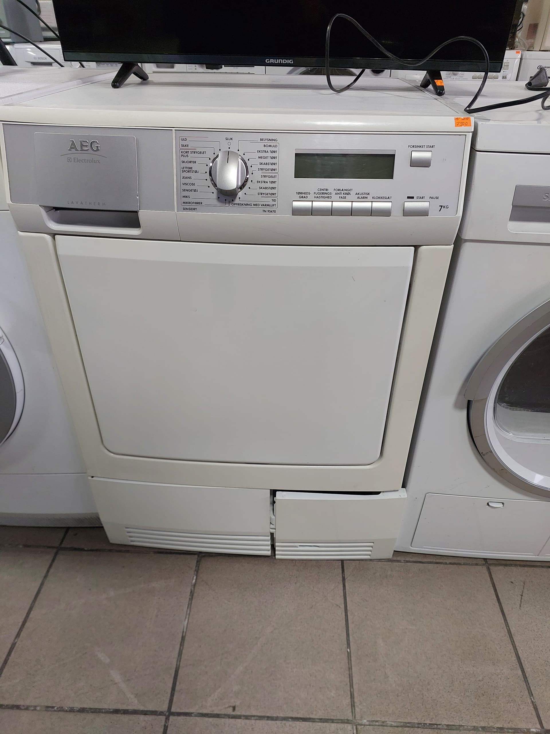 Сушильна машина AEG TN95470