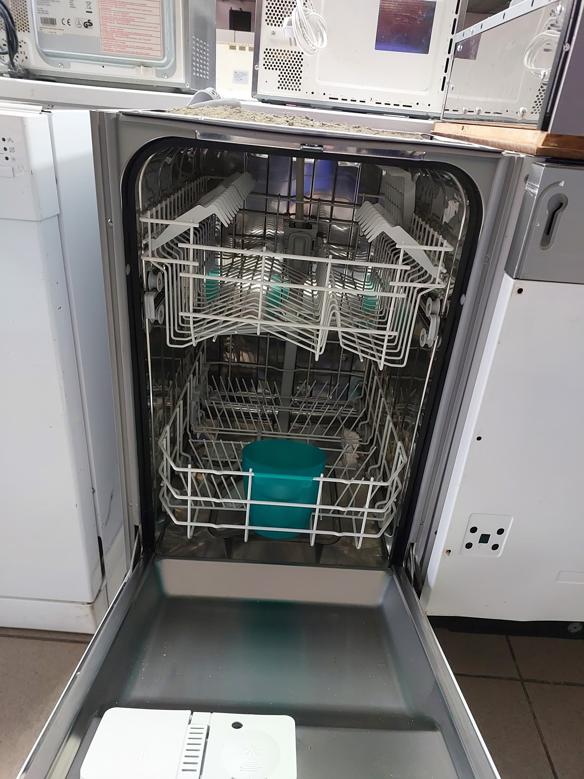 Посудомийна машина Whirlpool DWH C00 W