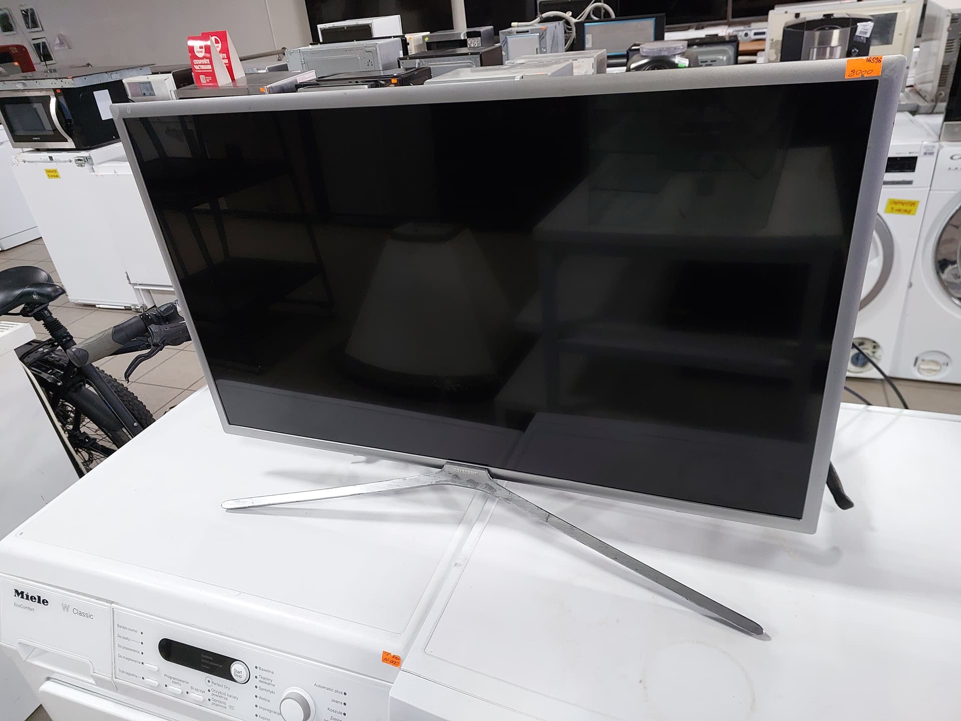 Телевізор Samsung UE32K5679SU
