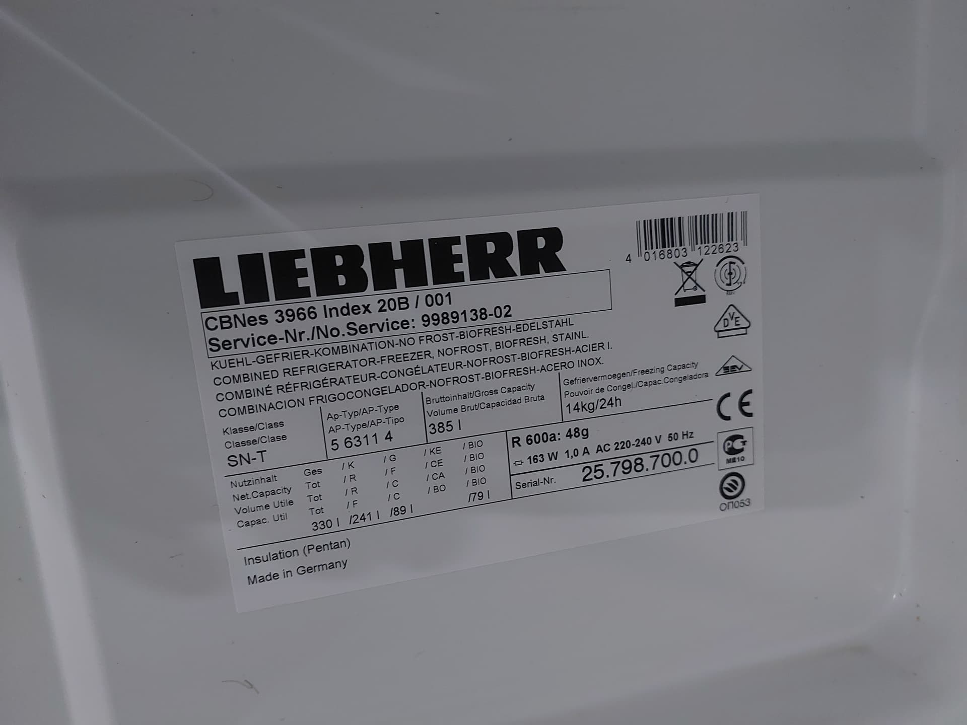 Холодильник Liebherr CBNes 3966